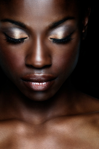 Natural eye makeup look for dark skin